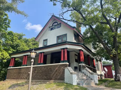 680 Greenbrier St, Saint Paul, MN 55106