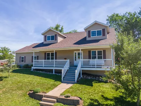 1303 Grandview Ct, La Crescent, MN 55947