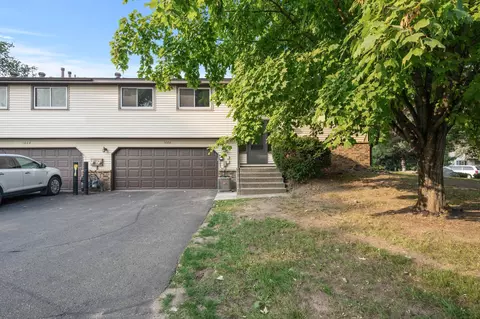 1666 Hickory Hill Dr, Eagan, MN 55122 photo 2