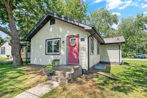 189 Hanson Rd, Mahtomedi, MN 55115