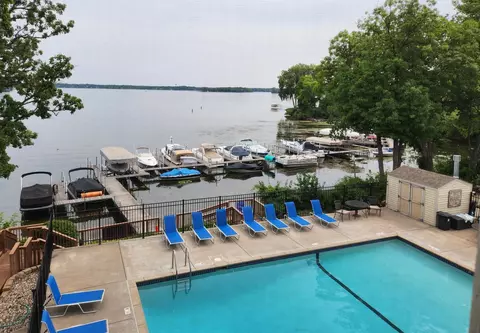 2400 Interlachen Rd # 315, Spring Park, MN 55384
