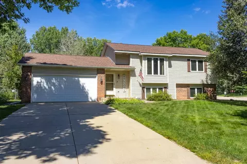 9166 92nd St S, Cottage Grove, MN 55016