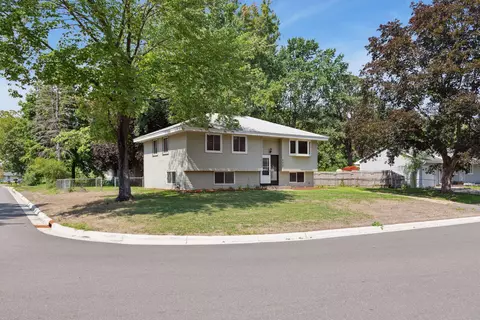 253 Twilite Ter, Circle Pines, MN 55014