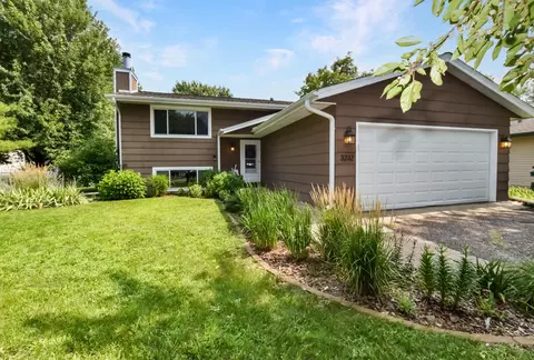 3232 Libby Ln, Vadnais Heights, MN 55127