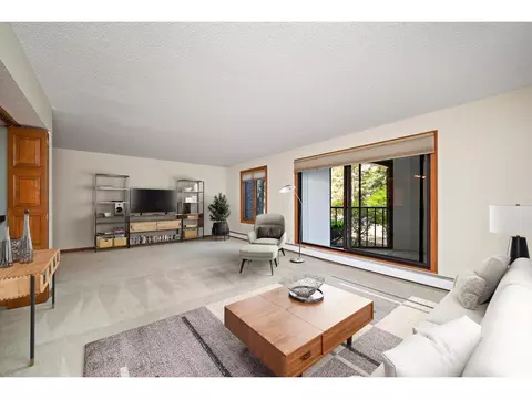 5501 Dewey Hill Rd #137, Edina, MN 55439