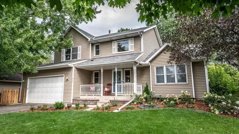 993 Ticonderoga Trl, Eagan, MN 55123
