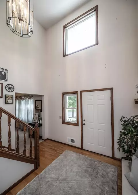 993 Ticonderoga Trl, Eagan, MN 55123 photo 3