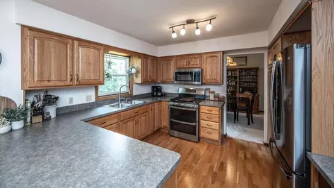 993 Ticonderoga Trl, Eagan, MN 55123 photo 6