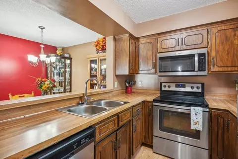 11410 Dogwood St NW #301, Coon Rapids, MN 55448