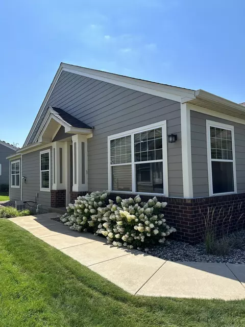 989 Daylily Dr, Victoria, MN 55386