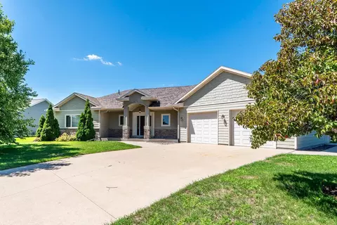 1121 Crystal Lake Dr, Lake Crystal, MN 56055