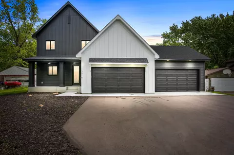 3418 Victoria St N, Shoreview, MN 55126