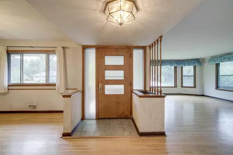 106 Wayside Rd E, Hopkins, MN 55343