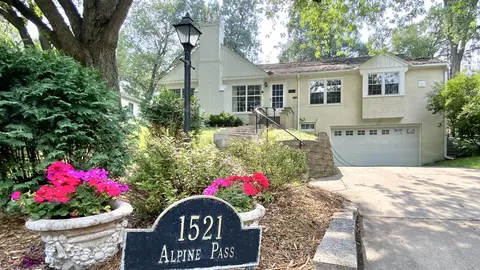 1521 Alpine Pass, Golden Valley, MN 55416