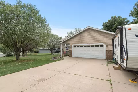 1300 Prairie Ln, Shakopee, MN 55379