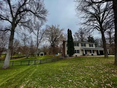917 Pembina Trl, Detroit Lakes, MN 56501