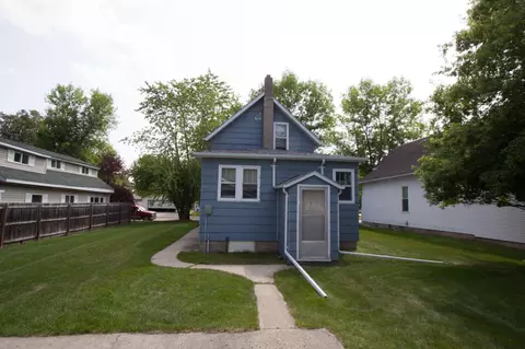 319 Knight Ave S, Thief River Falls, MN 56701