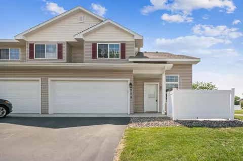 529 19th Pl SE, Cambridge, MN 55008