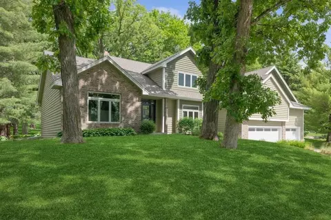 8587 Woodstone Gln, Victoria, MN 55386