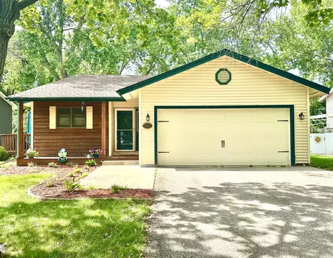 14704 Westcliffe Dr, Burnsville, MN 55306