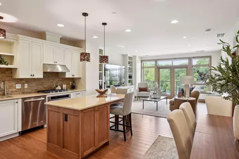 875 Lake St N #209, Wayzata, MN 55391