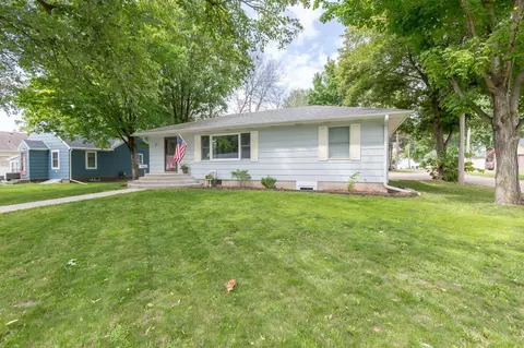 114 S Grove St, Belle Plaine, MN 56011