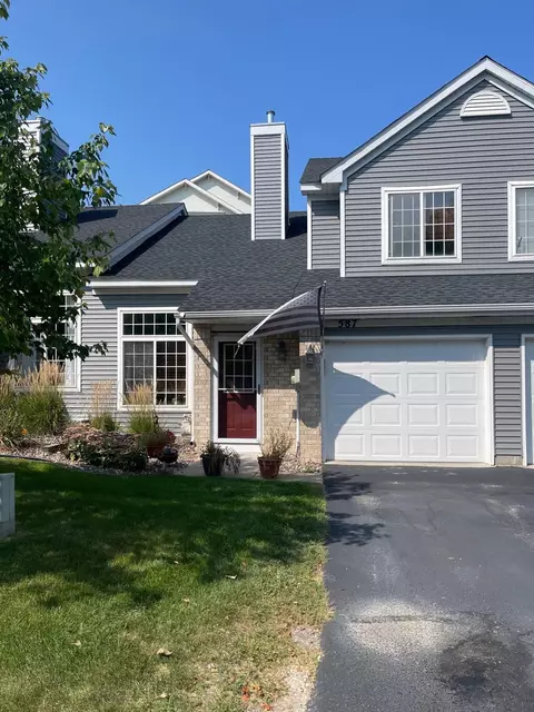 587 Mission Hills Way W #25, Chanhassen, MN 55317