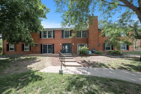 810 Old Settlers Trl #8, Hopkins, MN 55343