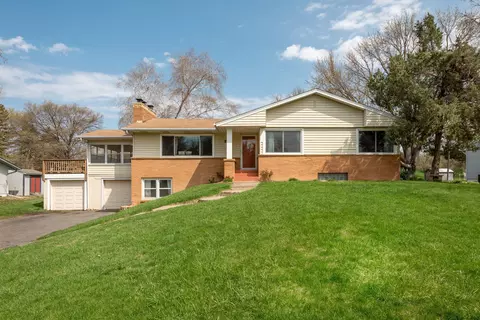 9710 28th Ave N, Plymouth, MN 55441