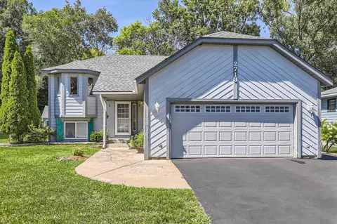 2713 Sylvan St, Little Canada, MN 55117