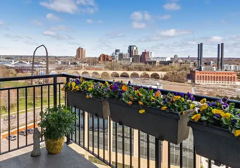 1120 S 2nd St #903, Minneapolis, MN 55415