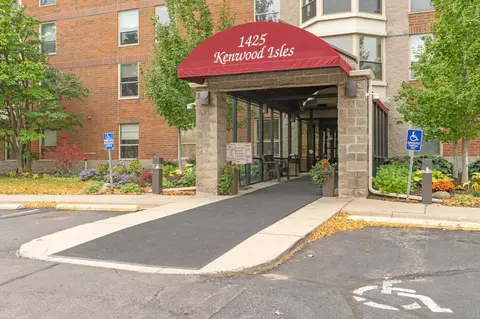 1425 W 28th St #411, Minneapolis, MN 55408