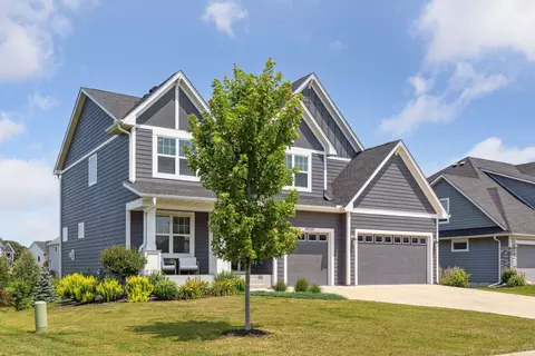 9026 Bur Oak Rd, Woodbury, MN 55129