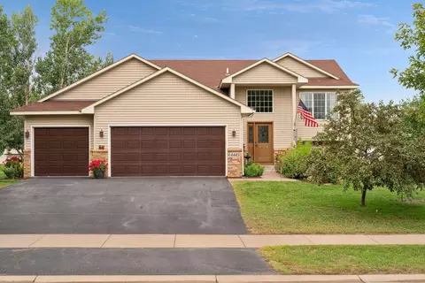 4445 Eakern Cir NE, Monticello, MN 55362