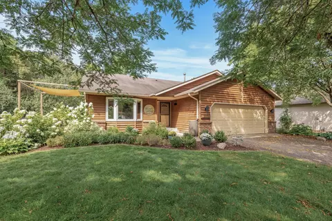 8855 Pinehurst Cir, Woodbury, MN 55125