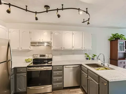 5906 Cahill Ave, Inver Grove Heights, MN 55076