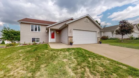 4639 Manor Park Dr NW, Rochester, MN 55901