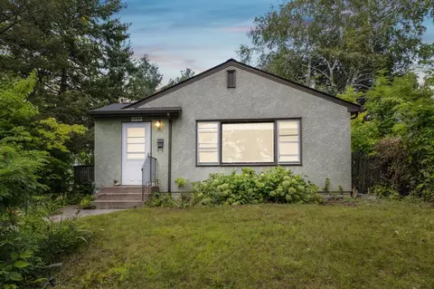 1095 Stinson St, Saint Paul, MN 55103
