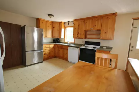 414 8th St NE, Staples, MN 56479