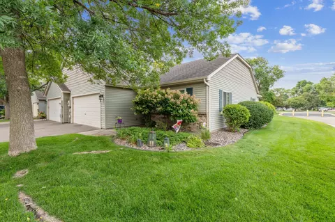 688 Monn Ave, Vadnais Heights, MN 55127