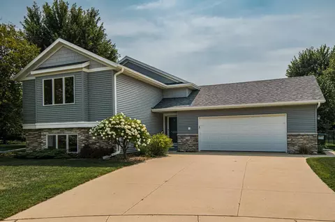 1734 Juniper Ln SW, Rochester, MN 55902