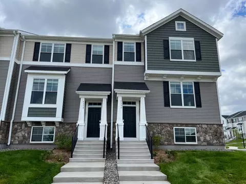 7554 38th St N, Oakdale, MN 55128