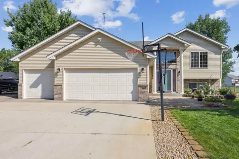 1712 Timberdoodle Dr, Saint Cloud, MN 56303
