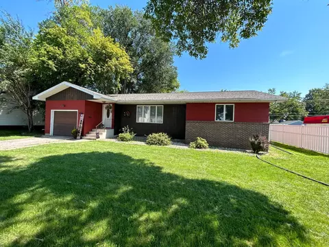 416 8th Ave E, Madison, MN 56256
