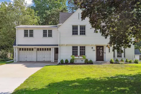 209 Ashley Rd, Hopkins, MN 55343