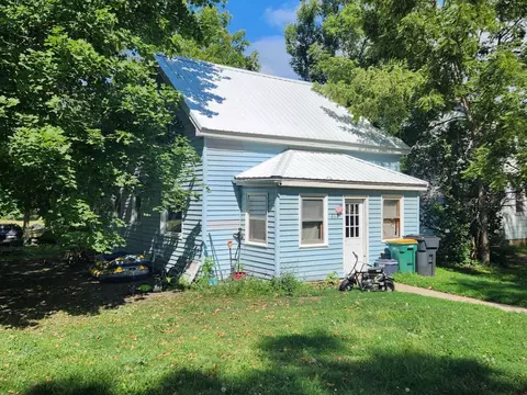 202 N Prairie St, Hendricks, MN 56136