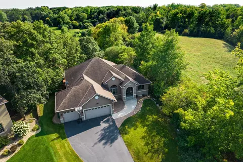 2220 Flora Ct, Hugo, MN 55038
