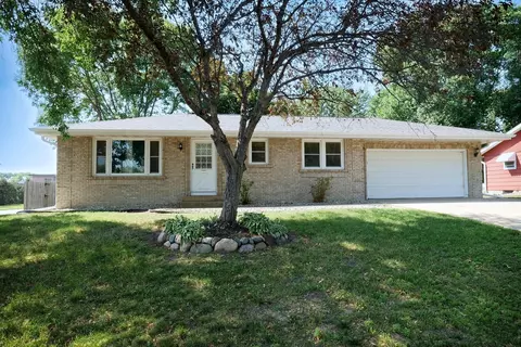 1076 Swift St S, Shakopee, MN 55379