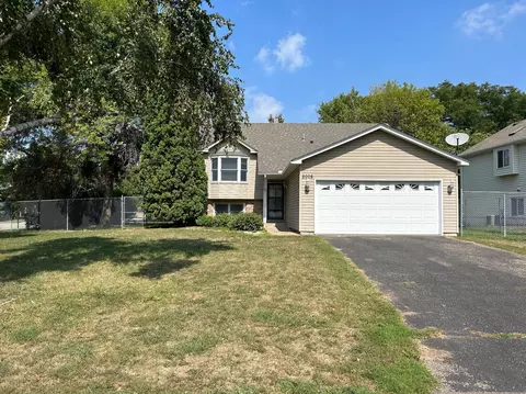 2008 Black Hills Dr, Burnsville, MN 55337