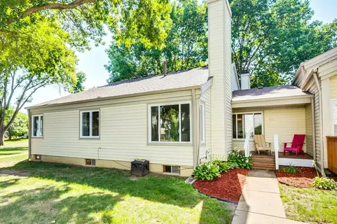 7516 Landau Dr, Bloomington, MN 55438